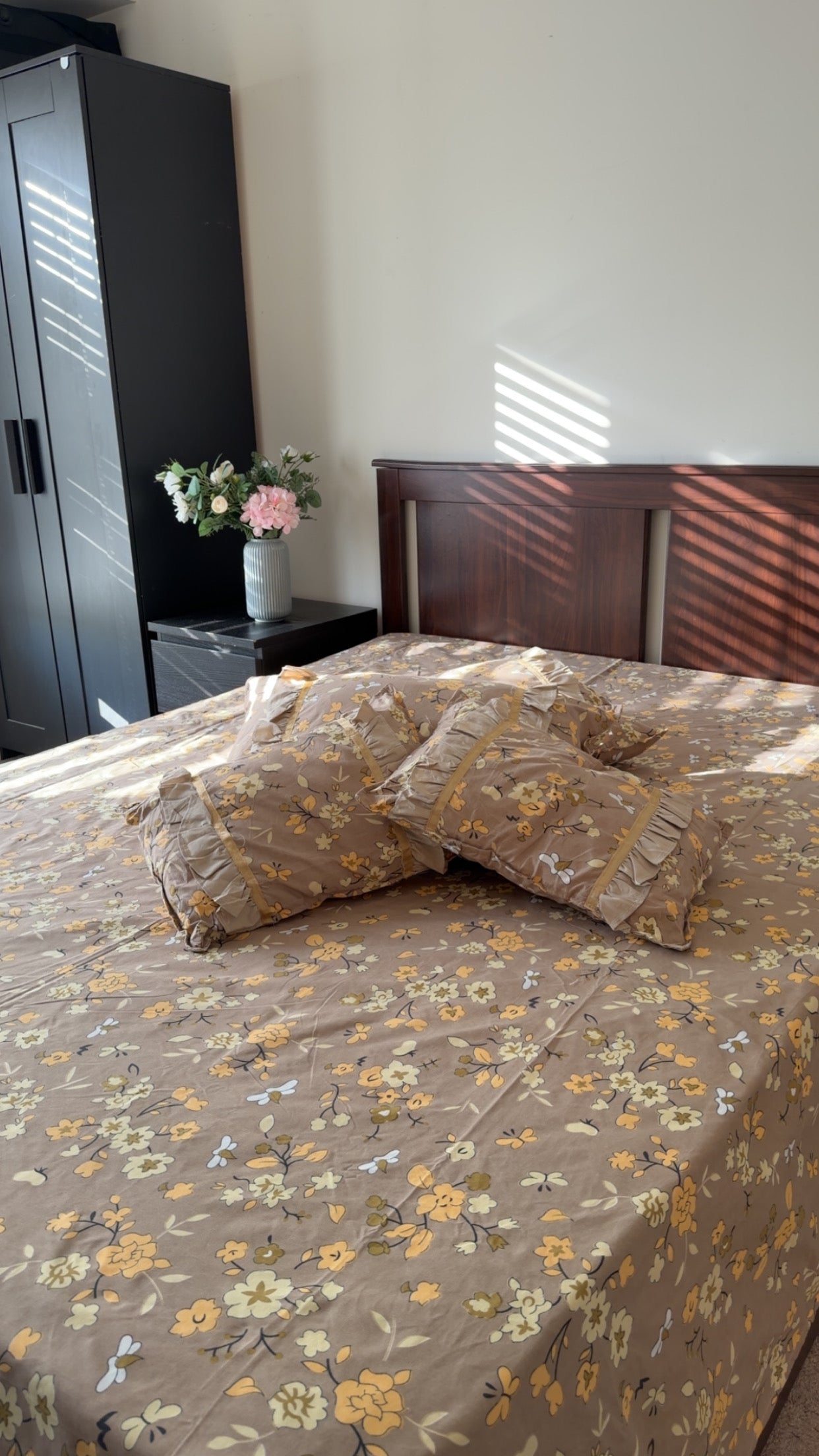 Cozy Floral Queen Bedsheet
