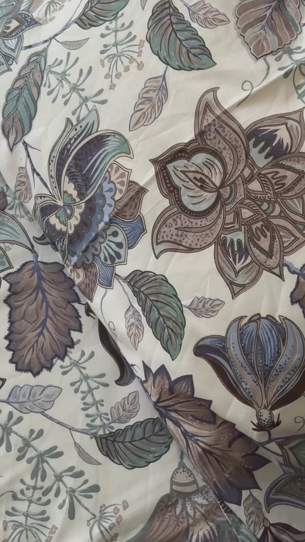 Queen ~ Classic Bloom Bedsheet