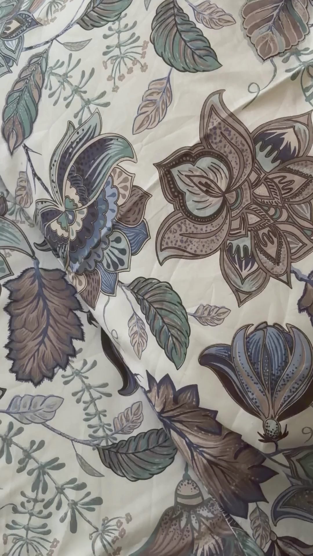 Queen ~ Classic Bloom Bedsheet